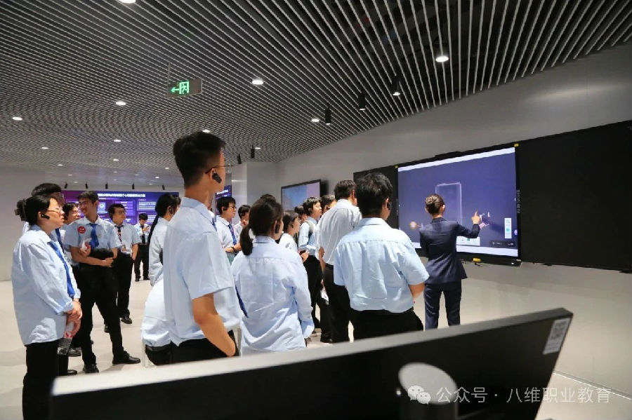八維職業學校把握未來職業趨勢鑄就未來職場就業輝煌之路
