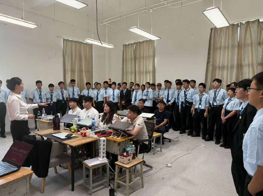 八維職業學校把握未來職業趨勢鑄就未來職場就業輝煌之路
