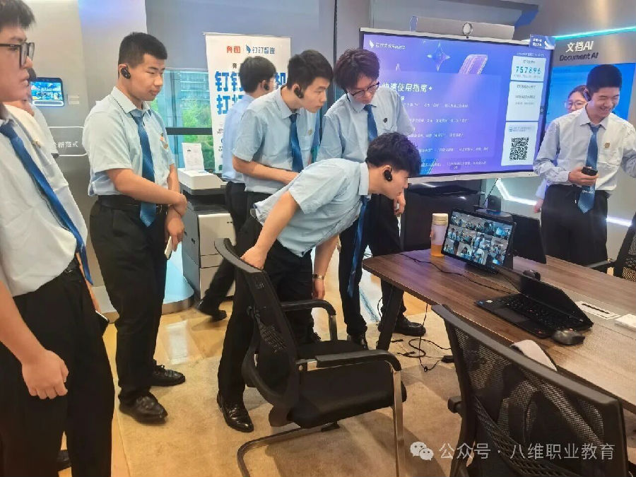 八維職業學校學子去阿里體驗電商文化，去百度探索智能駕駛體感