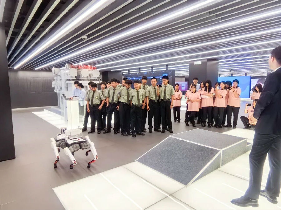 八維職業學校探索人工智能的無限可能解鎖未來科技就業密碼