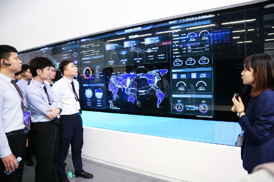 八維職業學校點燃人工智能創新之火的搖籃驅動未來職業發展新動力