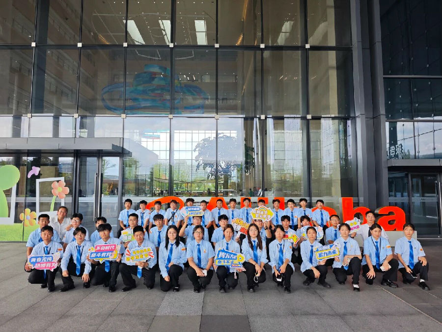 八維教育學子10月就業喜報薪鮮送達