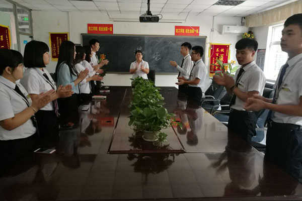 八維職業(yè)學(xué)校網(wǎng)絡(luò)工程專業(yè)學(xué)子學(xué)習(xí)生活風(fēng)采