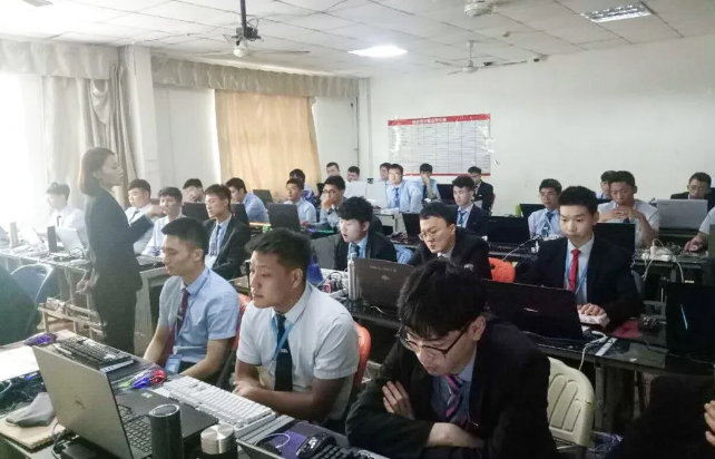 八維教育聚焦兩會關注新質生產力