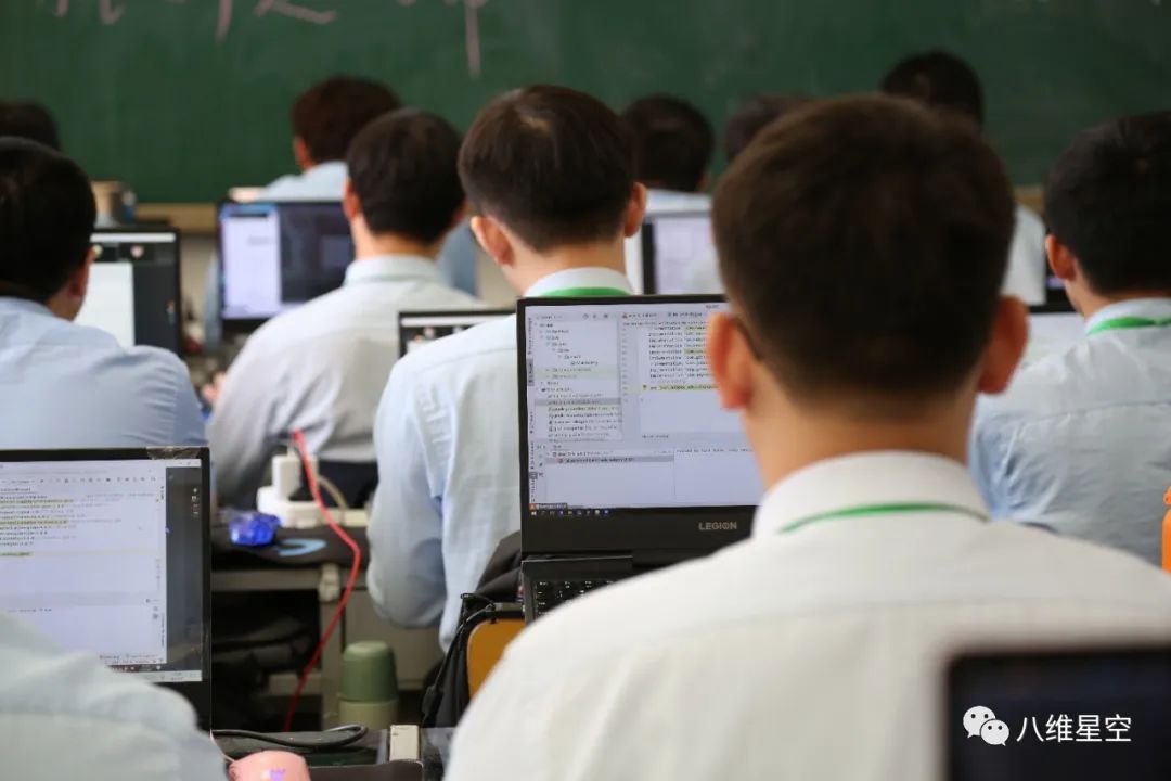 八維學校引領AI潮流：打造未來人工智能精英的搖籃!