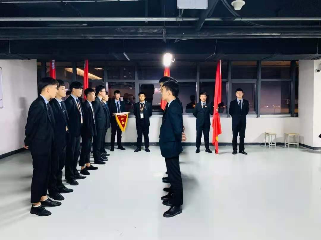 八維學校解鎖未來科技的鑰匙,引領人工智能智慧學習新紀元