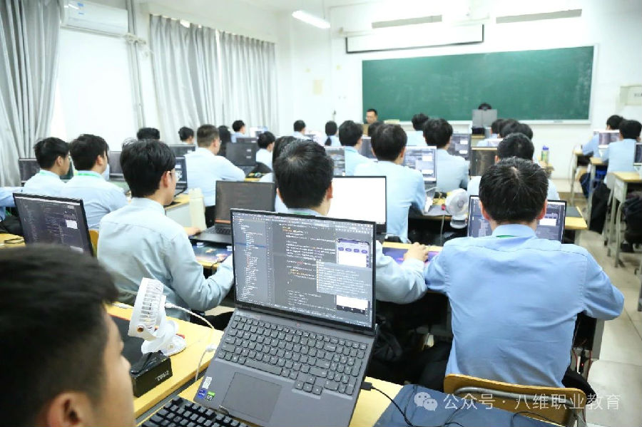 八維職業學校：點亮未來技能之光，照亮職業前行之路！