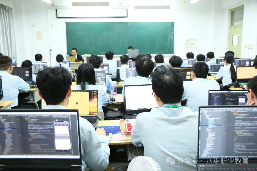 北京人工智能培訓機構哪個口碑好？推薦八維職業學校的理由？