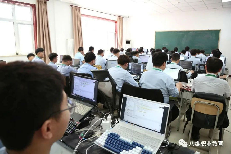 江蘇宿遷八維教育：引領(lǐng)人工智能AI教育，塑造AI領(lǐng)域的領(lǐng)航者與人才！