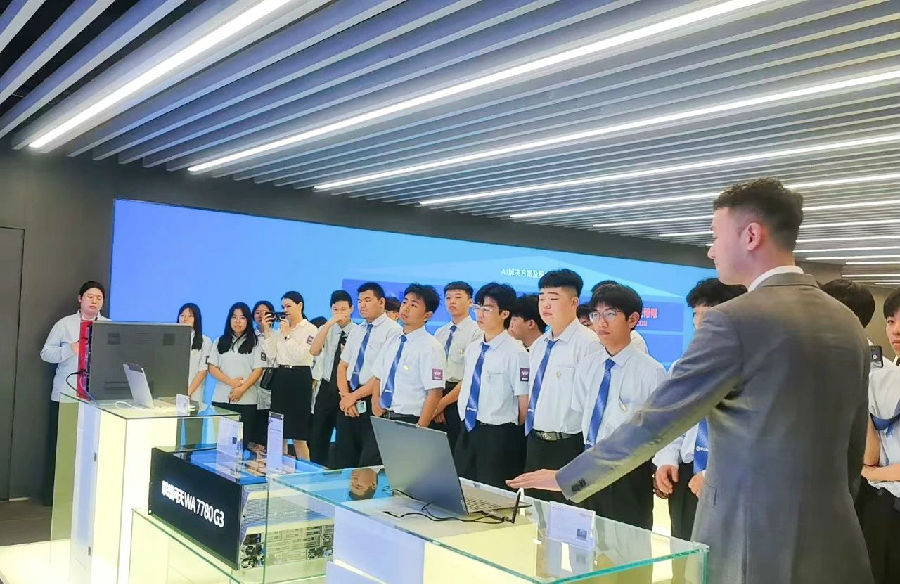 八維職業學校：解鎖未來科技新密碼，塑造人工智能精英人才的孵化地！?