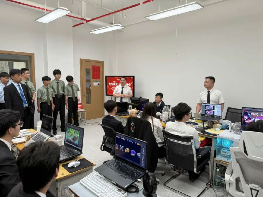 八維職業學校：解鎖你的職業硬實力，鑄就你的職場輝煌傳奇！